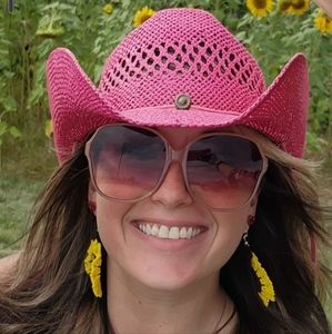 Meet your Posher, Elley